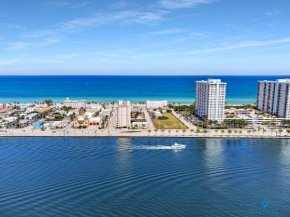 MODERN APARTMENT W BAY VIEW POOL 2BRM FREE PARKING STEPs TO the BEACH